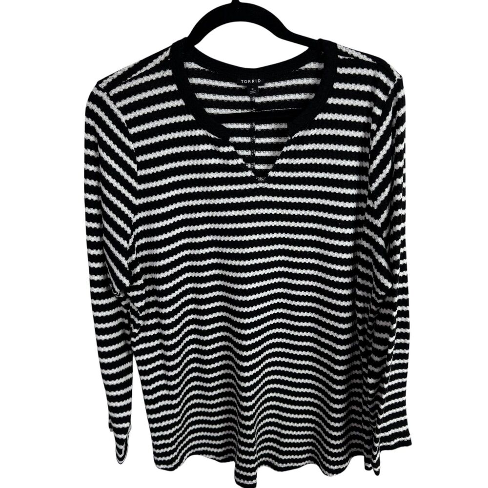 Torrid Women's Top Size 2/2X Black/White Striped Long Sleeves